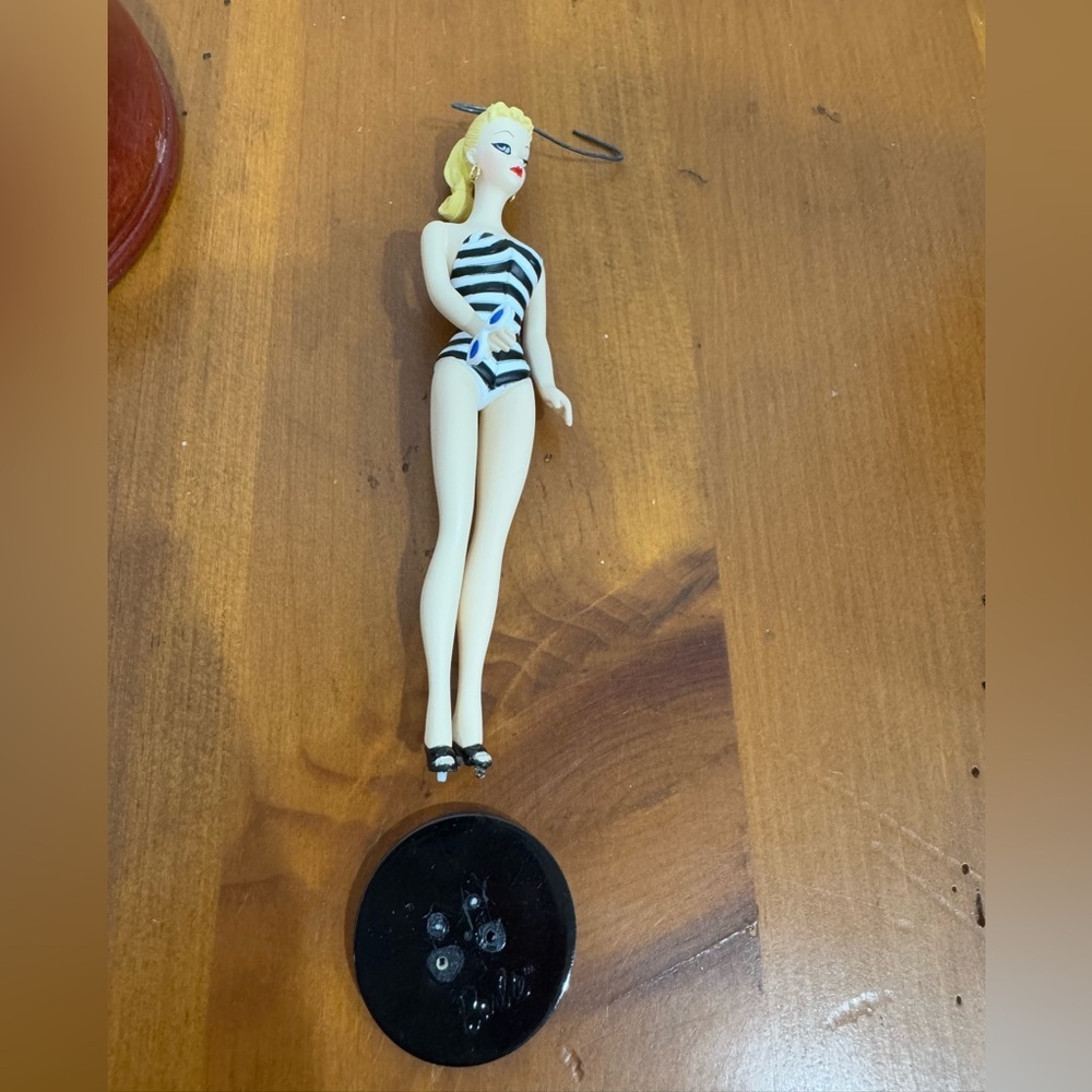 Barbie debut ornament 1994 hallmark keepsake - Picture 3 of 5